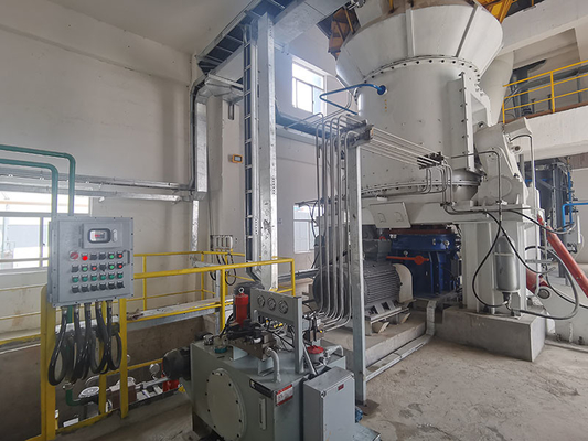 Dikey Silindirli Madencilik Öğütme Değirmeni Kapasitesi 220T / H 4800mm